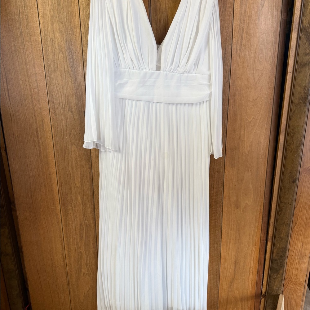 Elegant White Pleated Dress